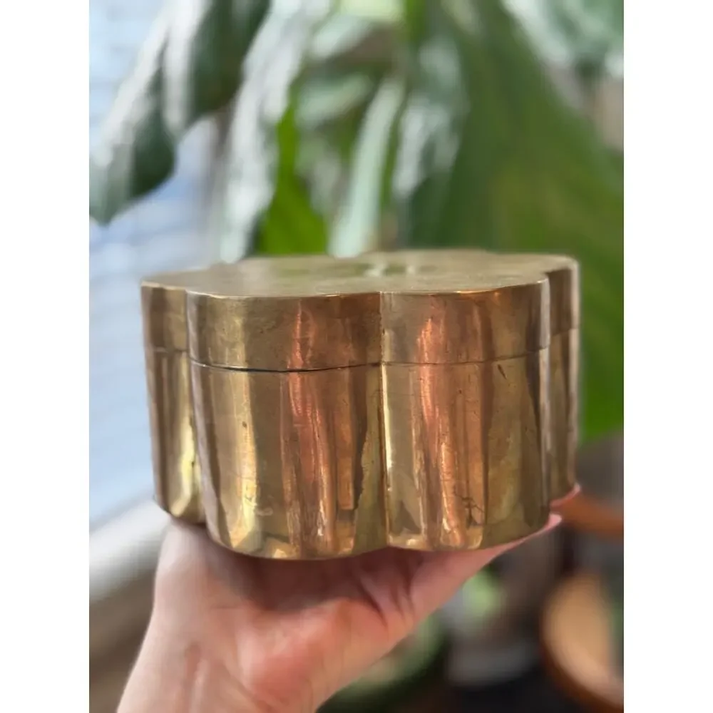 VTG 1950s MCM Brass Flower shaped Decorative Trinket Box Vintage Solid Brass
